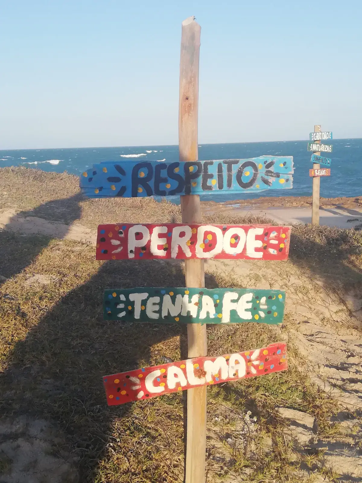 Placas coloridas: Respeito, Perdoe, Tenha fé, Calma